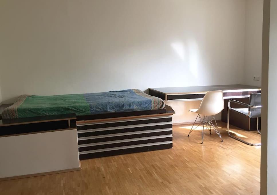 Room In Maisonette With Garden, Parking Place Wina Bagian luar foto