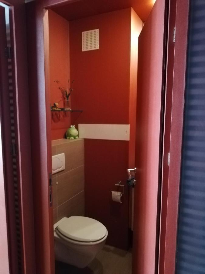 Room In Maisonette With Garden, Parking Place Wina Bagian luar foto